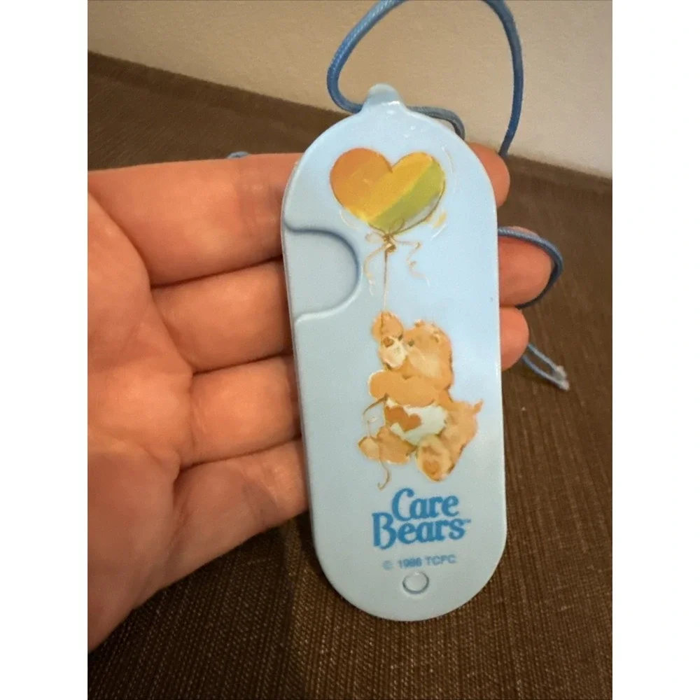 Vintage 1986 TCFC Care Bears LOVE ALOT BEAR Light Blue Folding Comb w/ Lanyard‎